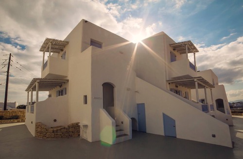 Koufonisia Apartment | Villa “Ocyrrhoe” with Private Terrace, Wi-Fi and Air Conditioning