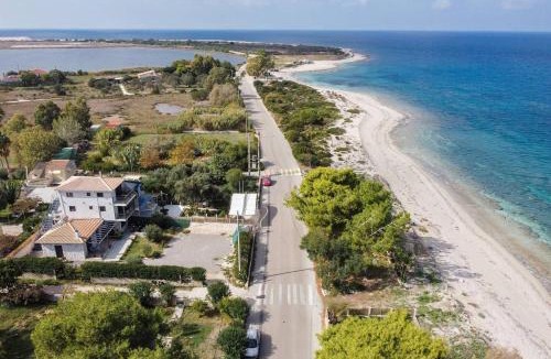 Lefkada Town Villa | villa on the sea