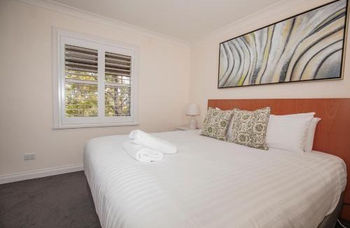 Pokolbin Villa | Villa Paradiso - 2 Bedroom Private Villa located within Cypress Lakes Resort