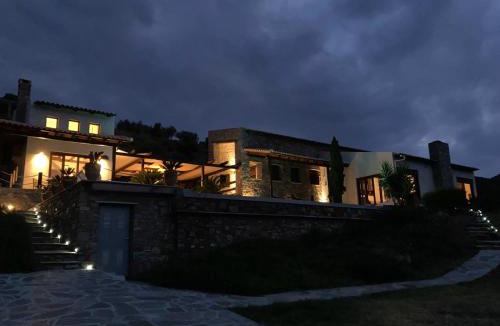 Kymi-Aliveri Villa | Villa Pebbles