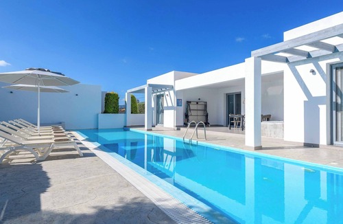 Gennadi Villa | Villa Pefko - Three Bedroom Villa, Sleeps 6