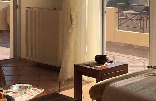 Kaki Thalassa Villa | Villa Petrou 50 meters from the mother