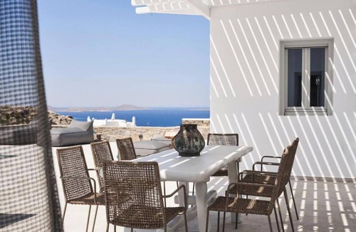 Tourlos Villa | Villa 'Princess Ann' with Sea View, Wi-Fi and Air Conditioning