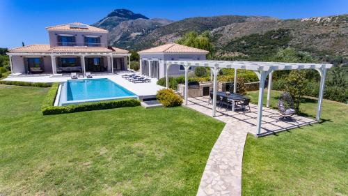 Eleios-Pronnoi Villa | Villa Robola