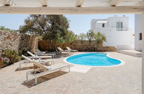 Naxos Villa | Villa Rocabella – Just 100m from Glyfada Beach