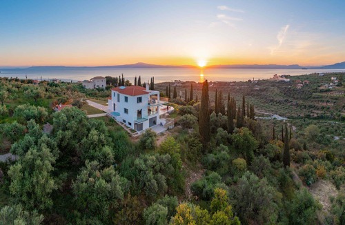 Kalamata Villa | Villa Sadova Summary: