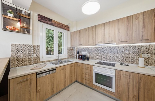 Petaleia Villa | Villa 'Sarakinos' with Sea View, Wi-Fi, and Air Conditioning