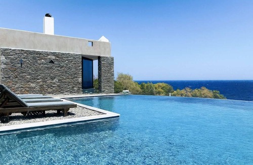 Ormos Agiou Ioannou Apartment | Villa Scorpio, Seafront Luxury & Infinity Pool