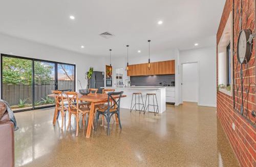 Echuca House | Villa Simone - Tranquil Hideaway in the Heart of Echuca
