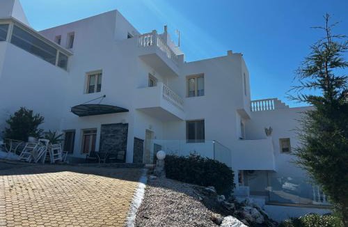 Piskopiano Villa | Villa - Sleeps 10 - Pool - Garden - Parking