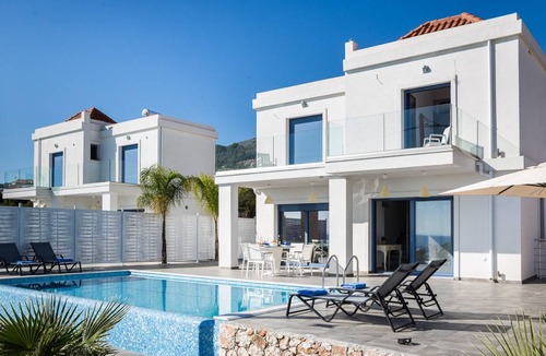 Skala Villa | Villa Starfish: Large Private Pool, Walk to Beach, Sea Views, A/C, WiFi