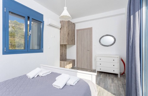 Skala Villa | Villa Starfish: Large Private Pool, Walk to Beach, Sea Views, A/C, WiFi