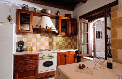 Apokoronas Villa | Villa 'Studio For 2 Adults' with Mountain View, Wi-Fi and Air Conditioning
