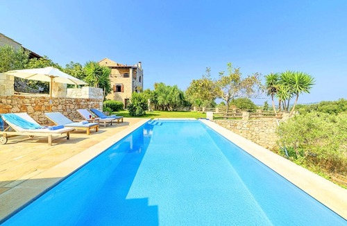 Apokoronas Villa | Villa 'Studio For 2 Adults' with Mountain View, Wi-Fi and Air Conditioning