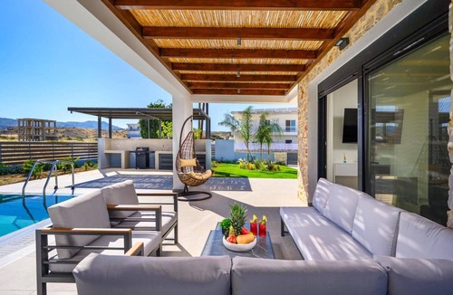 Gennadi Villa | Villa Terra Magna Alba by Villa Plus