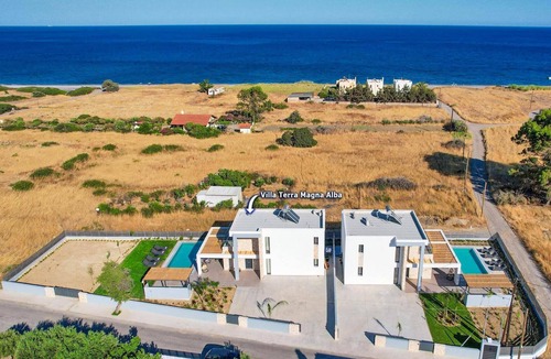 Gennadi Villa | Villa Terra Magna Alba by Villa Plus