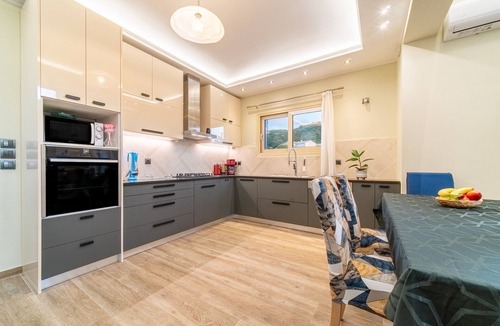Paleokastritsa Apartment | Villa 'The Mountain Villa' with Sea View, Shared Terrace and Air Conditioning