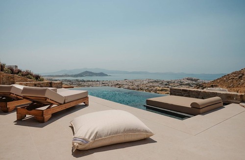 Naxos Town Villa | Villa Thyrissa, Divine Sea & City Views, Private Pool, Furnished Terrace, Naxos