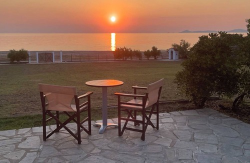Aristotelis Villa | VILLA TOTTI Beachfront Villa with Direct Sea Access Perfect for Families