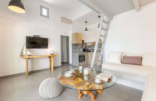 Platis Gialos Villa | Villa Valente in Mykonos with two pools!