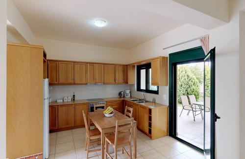 Asprouliani Villa | Villa Vasia. Two comfortable villas, with private swimming pool.