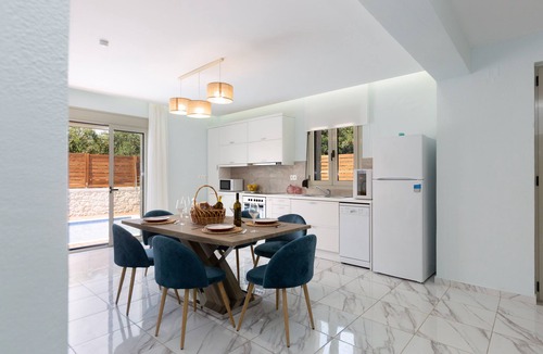 Asteri Villa | Villa Vera - 5 bedroom villa, 5 bathrooms, with heated pool and outdoor jacuzzi
