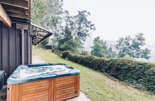 Kalorama Villa | Villa with Spa and Breathtaking Views of Dandenong Ranges