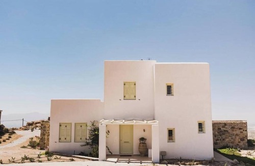 Naxos Cottage | Villa Zephyra – A Peaceful Cycladic Escape with Sea & Sunset Views