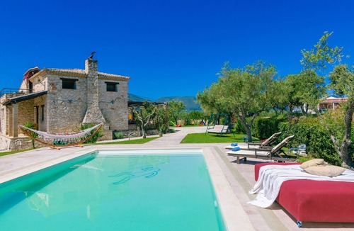 Neromilos Villa | Villa Zeza - The Ultimate family villa