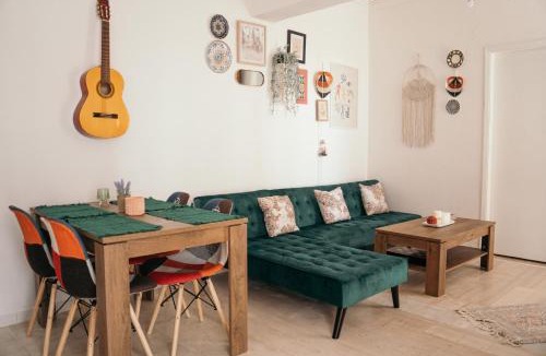 Paradisi Apartment | Villager's Art Apt-Your Stylish Airport Escape