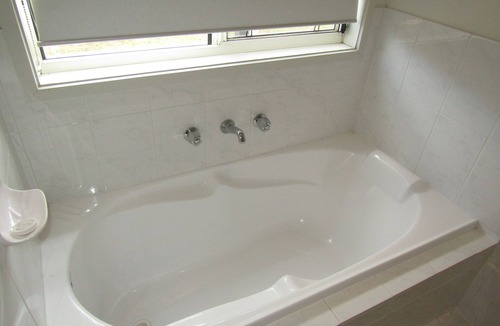 Port Vincent House | Vincent Hideaway - Walking distance to beach, shops & pub! Off Peak Special!
