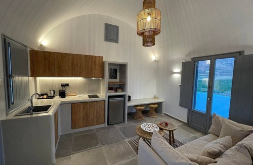 Oia Apartment | Vinsanto Anemi Vine Villa