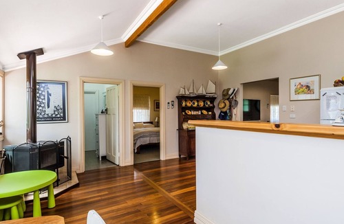 Busselton House | Vintage home, close to the beach and township. Walk everywhere.