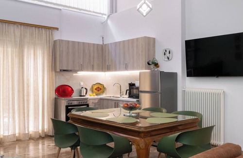 Koukaki Apartment | Vintage Loft in Acropolis' Koukaki with small garden