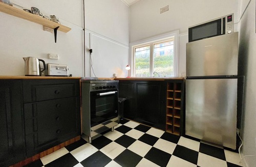 Katoomba Apartment | Violet's Maison - Parisian Inspired Art Deco 2 Bedroom Apartment in Heart of Katoomba