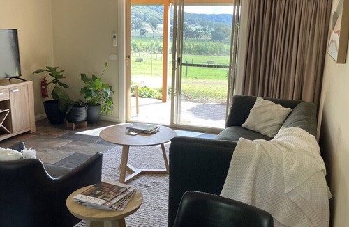 Yarra Junction Bed & Breakfast | Vista 2 drop the bags and look at the view