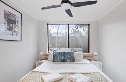Pyrmont Apartment | Viva Verdant - Stroll to Darling Harbour and CBD