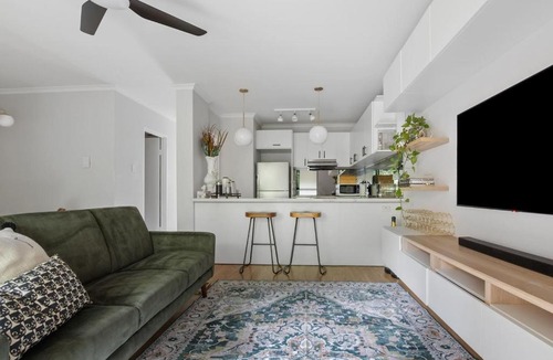 Pyrmont Apartment | Viva Verdant - Stroll to Darling Harbour and CBD