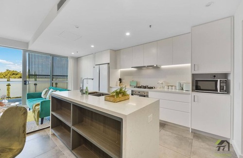 Mascot Apartment | Vivid Condo in mascot 2B1B