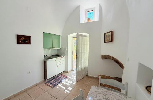 Fratsia Apartment | Volta Stonehouse Apartments