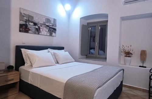 Kyparissi House | Vrisi House
