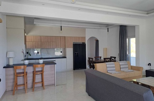 Vromolithos House | VROMOLITHOS VIEW HOUSE: Your Stylish Getaway in Leros