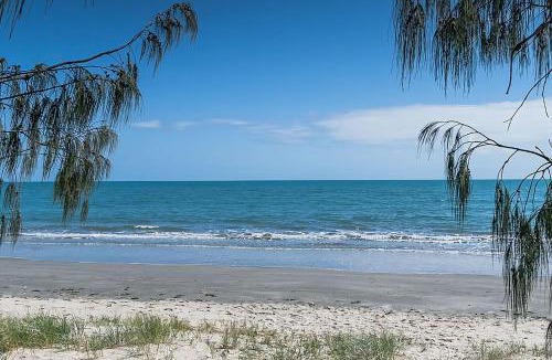 Toogoom House | Wags On The Beach - Toogoom - Beachfront- 4BR-Aircon- Pets OK