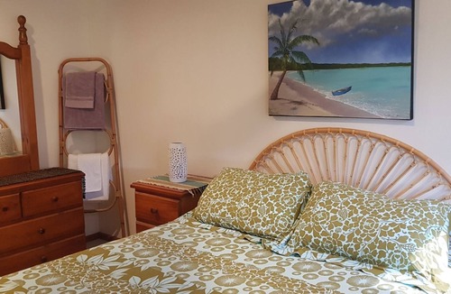Umina Beach House | Wake up to the birds, fall asleep to the surf at Umina beach Bungalow