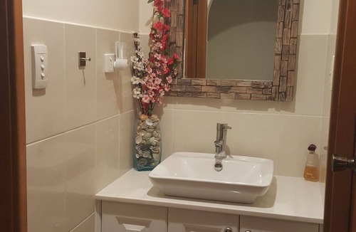 Umina Beach House | Wake up to the birds, fall asleep to the surf at Umina beach Bungalow