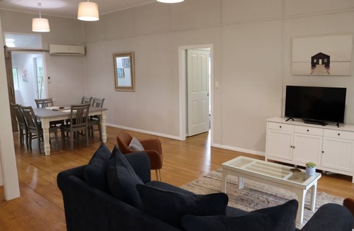 Wandal House | Walk From Wandal Rockhampton