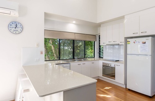 Rainbow Beach House | Walk to beach, walk to shops, walk to everything.
