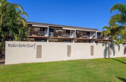 Rainbow Beach House | Walk to beach, walk to shops, walk to everything.