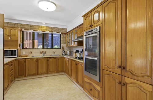 Point Lookout House | Walk to several beaches and adjacent to bush walking tracks.
