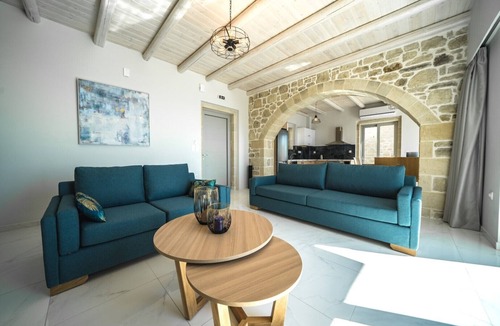 Zerviana Villa | Walk to Taverna & Mini Market *4km to Falasarna beach *Jacuzzi